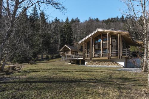 Chalet L'Oratoire & Mazot - Renovated Historic Chalet - Huge Garden & Separate Cabin for 2 - Location, gîte - Les Houches