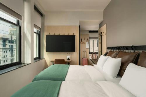 Queen Room with Two Queen Beds with Roll-In Shower and City View - Mobility Accessible