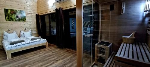 Sauna, Kis Tűzlepke Lombház (Kis Tuzlepke Lombhaz) in Orfalu