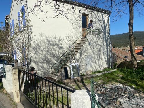Gîte lumineux avec jardin, vue sur Peyrepertuse (Gite lumineux avec jardin, vue sur Peyrepertuse) in Rouffiac-des-Corbieres