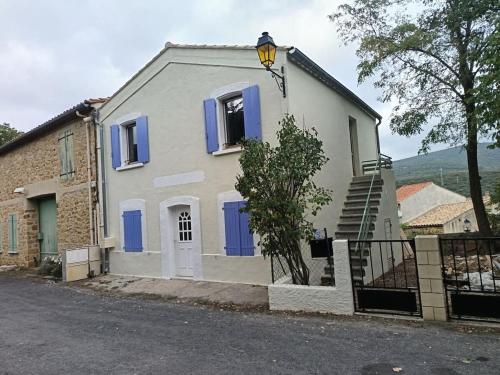 Gîte lumineux avec jardin, vue sur Peyrepertuse (Gite lumineux avec jardin, vue sur Peyrepertuse) in Rouffiac-des-Corbieres