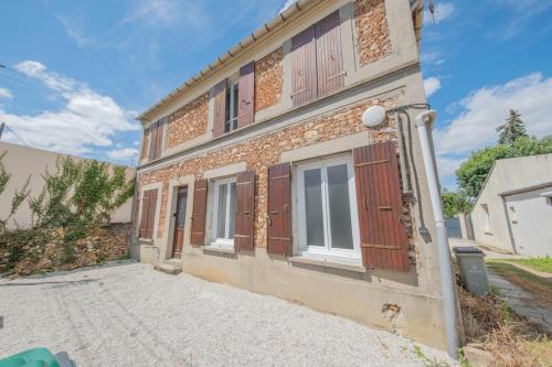 Ananas - Parking prive in Moissy-Cramayel