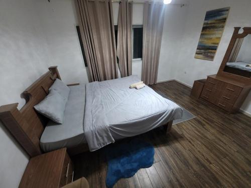 Sea View 1BR Apt Balcony &Hall