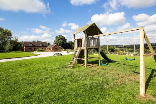 Spēļu laukums, Glamping with Alpacas! - Alton Towers in Croxden
