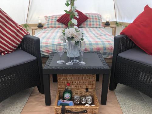 Glamping with Alpacas! - Alton Towers in Croxden