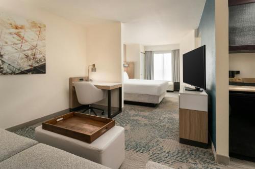 1 king bed, 1 sofa bed