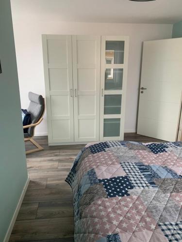 Linke Ferienwohnung im Ferienhaus Seestern in 06249 Mücheln in Großrudestedt, Deutschland