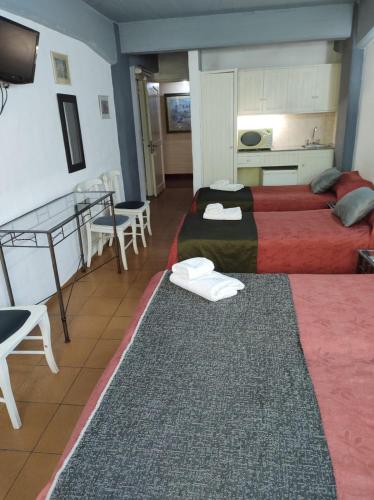 Quadruple Room image 5