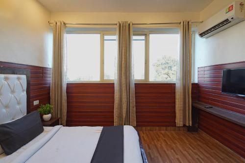 Deluxe Room image 9