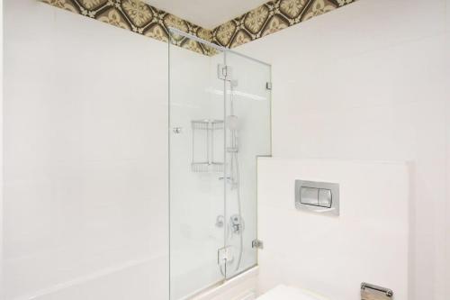 Apartment image 8