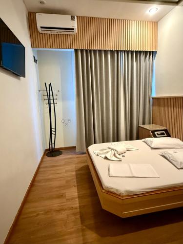 Standard Double Room image 8