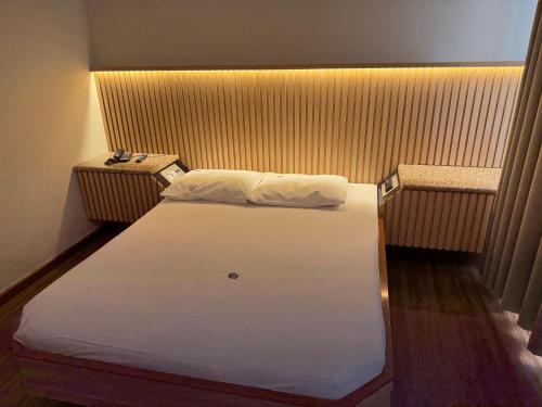 Standard Double Room image 4