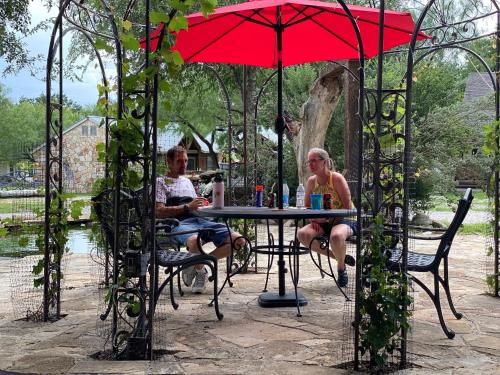 Bunk House The Roost Cabins in Lakehills (TX)