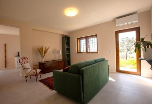 Casale Medi - Nuove ed eleganti case con giardino, vista e piscina condivisa in Belvedere Ostrense