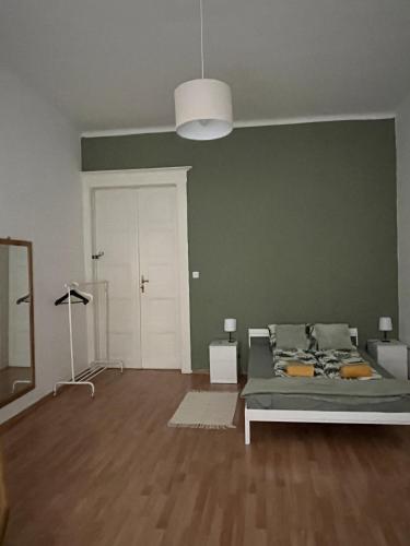 Quiet and Stylish Rooms in the Palace District 3