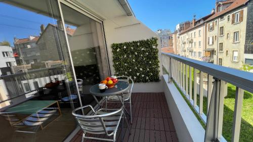 . Studio plein centre, calme, parking inclus, piscine et gardien