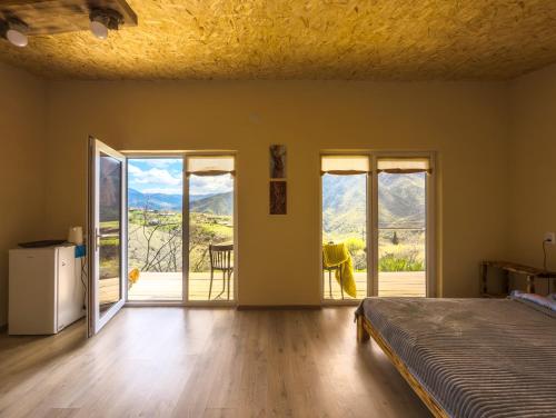 Cypress guesthouse in Sanaina