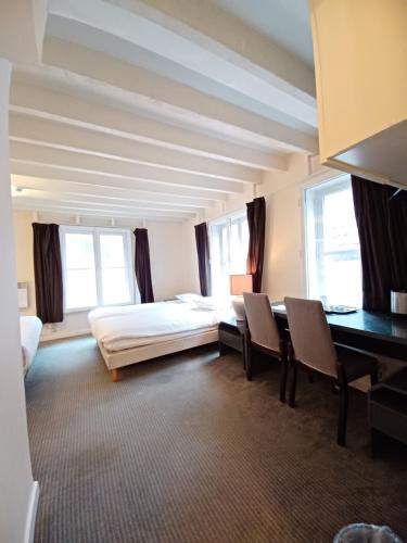 Quadruple Room with Private Bathroom image 2