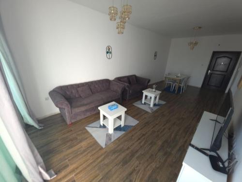 Sea View 1BR Apt Balcony &Hall