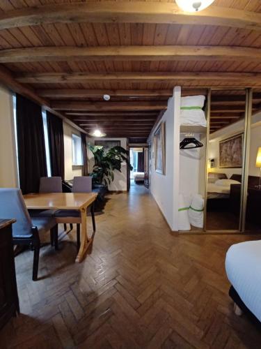 Family Room with Terrace image 4