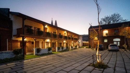 Pensiunea Hanul Huniazilor Pensiunea Hanul Huniazilor