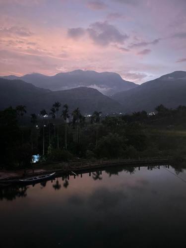 Bro Code Marayoor A Premium Family Friendly Retreat with Panoramic Mountain Views in Marajura