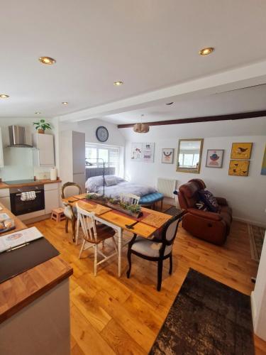 Stylish Open Plan Guest House 400sq ft Rutland in Stretton (Rutland)