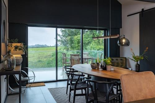 Unique 6 star interior designed cottage - Bridge Cottage in 察德