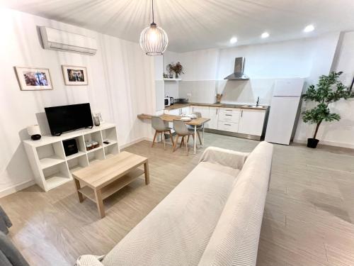 San Isidro City Center and Beach Studio Apartments 2