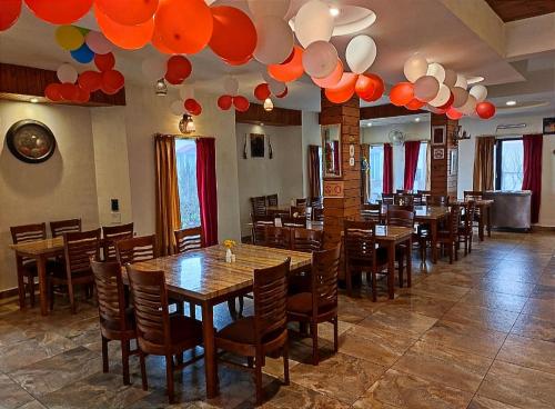 Restorāns, Mist n Meadows Resort in Nehar Pab