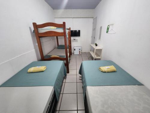 Quadruple Room with Shared Bathroom image 2