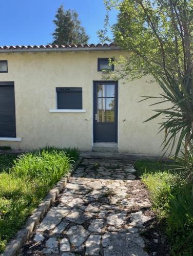 Maison splendide avec piscine gîte à louer Brandillon