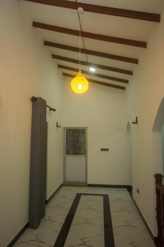 HM Green Palace - image 2