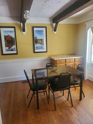 المرافق, Spacious ranch home near Stone Mountain Park in ستون ماونتن