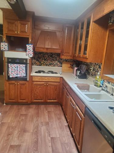 Spacious ranch home near Stone Mountain Spacious ranch home near Stone Mountain