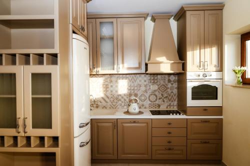 Konyha, Villa Mia in Sutvara