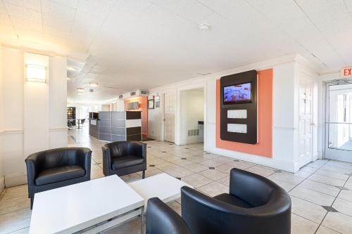 Motel 6 Dallas Market Center