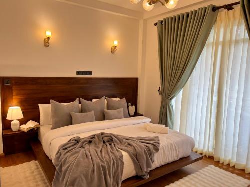 Deluxe King Room room in Seeming Lodge