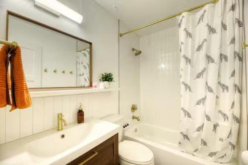 IG-worthy private pool near the Domain IG-worthy private pool near the Domain