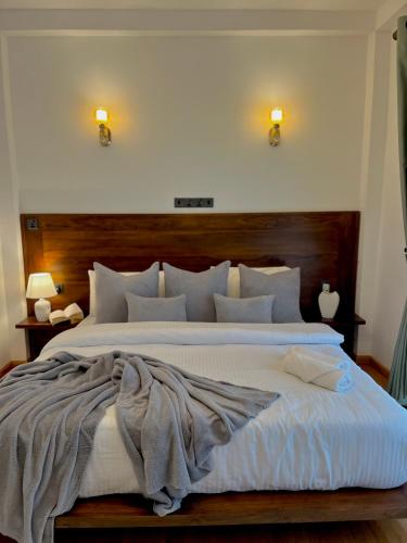 Deluxe King Room image 5