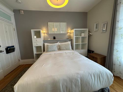 Standard Queen Room image 10