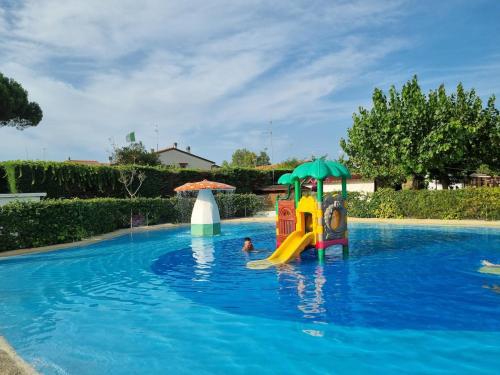Peldbaseins, Mobile Home Emma in Lido di Dante