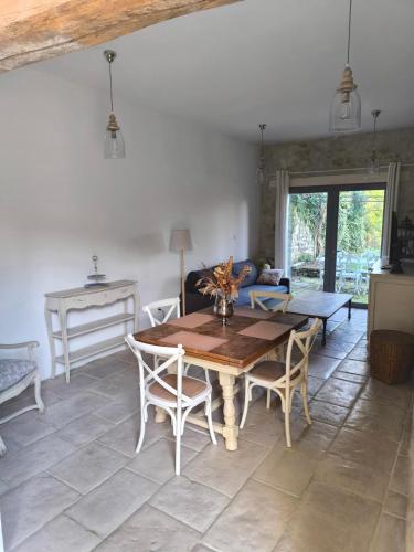 Belle Maison dans corps de ferme - logement Gabriel in อูรี
