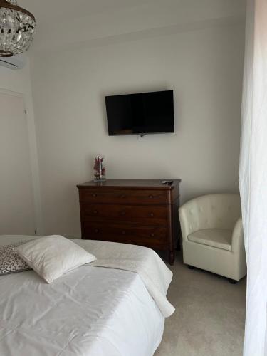 Deluxe Double Room with Balcony image 10