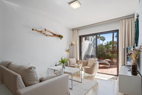 Driftwood Escape - Puerto de la Duquesa in Villas Puerto