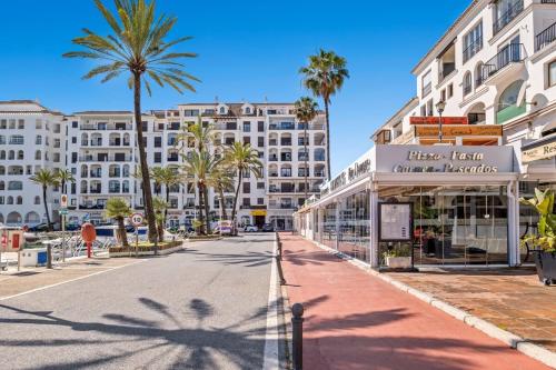 Driftwood Escape - Puerto de la Duquesa in Villas Puerto