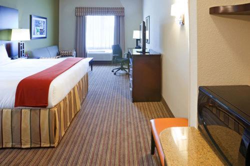 Holiday Inn Express Hotel & Suites Dallas West