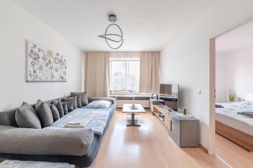 Schöne, möblierte Wohnung mit Balkon und Tiefgarage, Düsseldorf