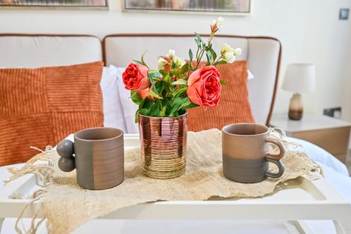 Discover a cozy luxury studio with a refreshing pool, just a 10-minute journey from the city's heart, Dubái (foto 4)