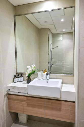 Discover a cozy luxury studio with a refreshing pool, just a 10-minute journey from the city's heart, Dubái (foto 8)